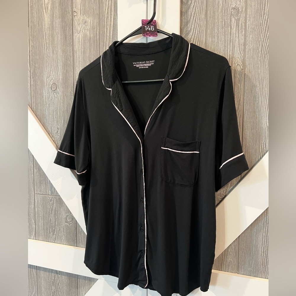 146. Victoria’s Secret Black & Pink Pajama Top Size Small - Picture 2 of 6